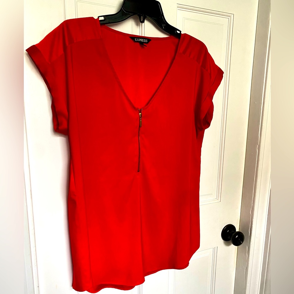 Express front zip blouse. Size L.